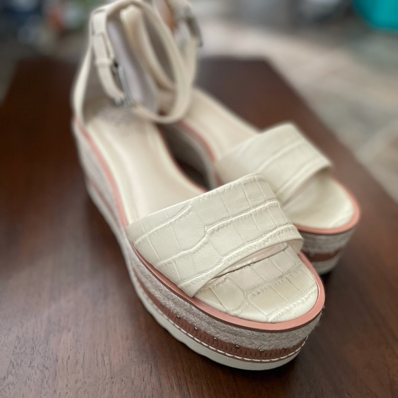Vince Camuto Espadrille wedges ivory size 8.5